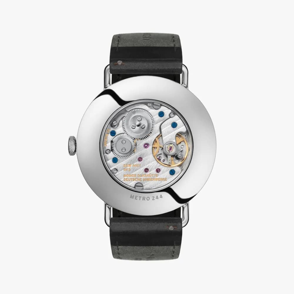 Nomos Metro date réserve de marche