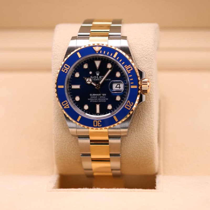 Rolex Submariner Date — cadran bleu marine