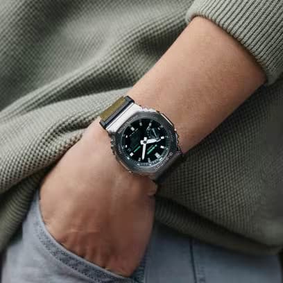 Casio G-Shock GM-2100 — boîtier noir