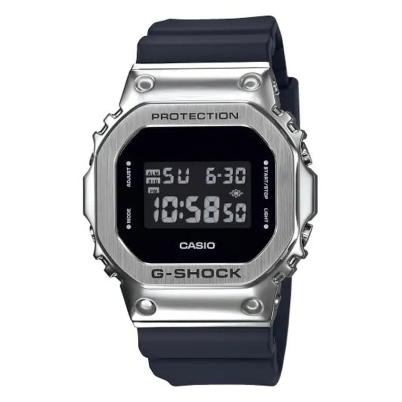 Casio G-Shock GM-5600U — boîtier acier