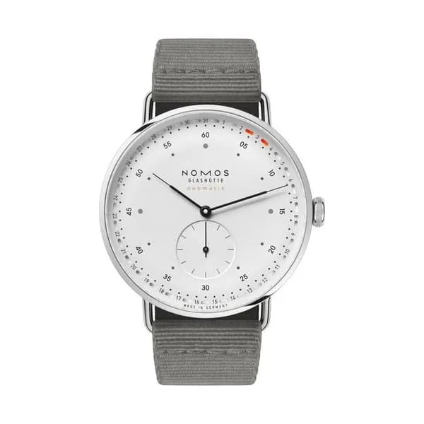Nomos Montre Nomos Metro neomatik 41 Update automatique cadran blanc bracelet textile gris 40,5 mm