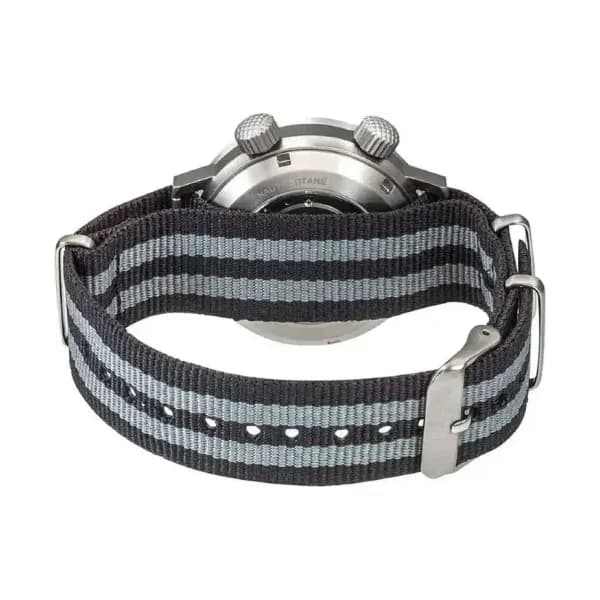Lip Montre Lip Grande Nautic Ski Titane 671855- Homme - cadran Noir- 41 mm - Titane
