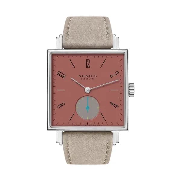 Nomos Montre Nomos Tetra Terra mécanique fond verre saphir cadran rouge bracelet velours beige 29,5 mm