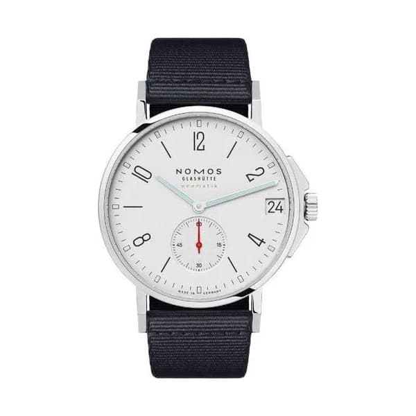 Nomos Montre Nomos Ahoi Neomatik Date Blanc automatique fond acier cadran argent blanc bracelet tissu bleu noir 38,5 mm