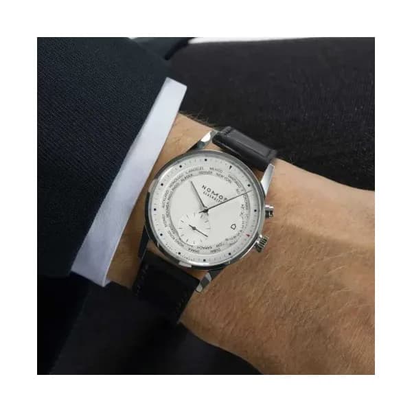 Nomos Zürich heure internationale
