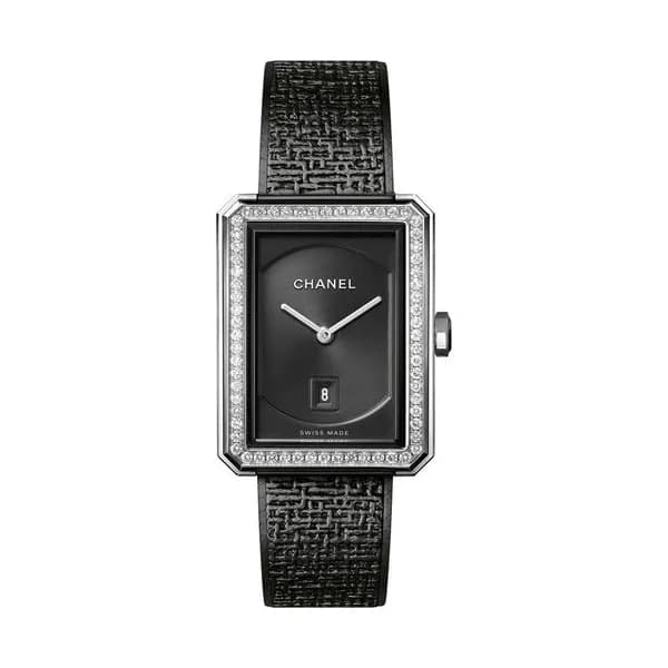 Chanel Montre CHANEL BOY∙FRIEND tweed noir cadran noir lunette sertie moyen modèle