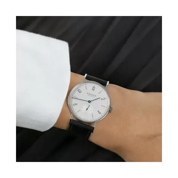 Nomos Tangente
