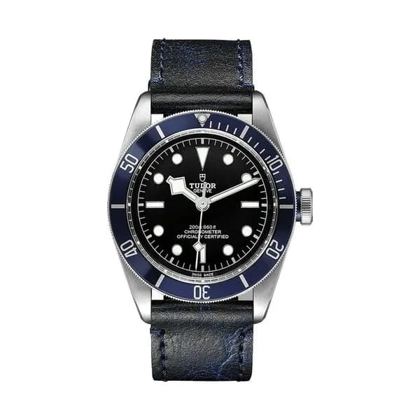 Tudor Montre Tudor Black Bay automatique lunette bleue cadran noir bracelet cuir bleu 41 mm