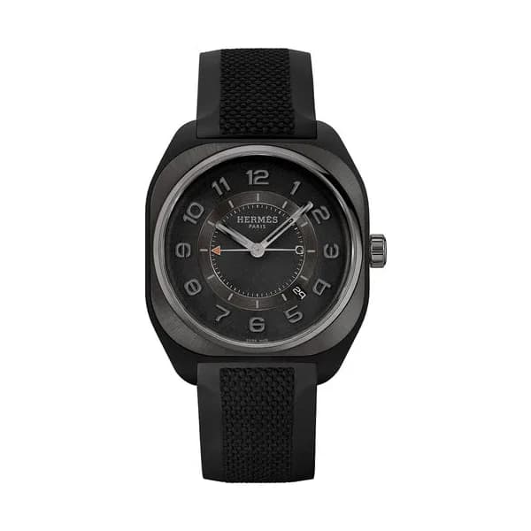 Hermès Montre Hermès H08 automatique cadran or noir bracelet caoutchouc noir 42 mm