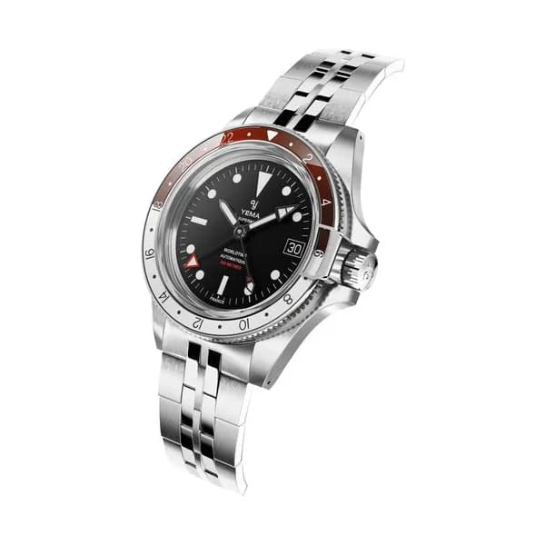 Yema Montre Yema Superman 500 GMT automatique lunette rouge et blanche cadran noir bracelet acier 39 mm