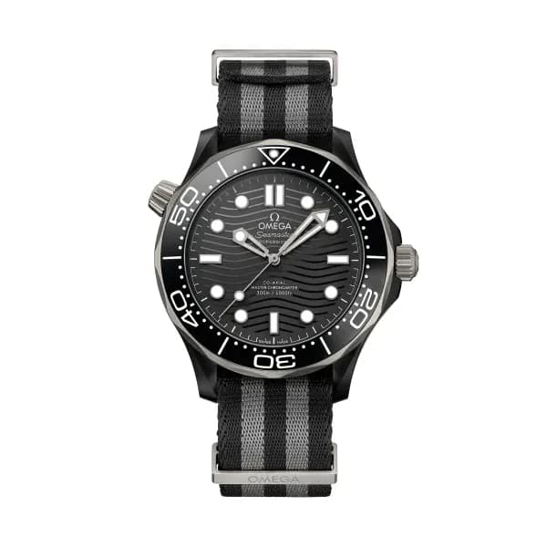 Omega Seamaster 43,5 mm, céramique noire sur bracelet NATO