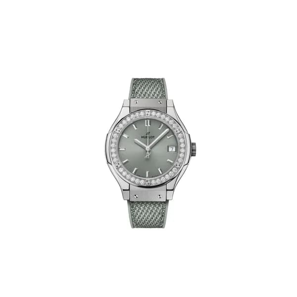 Hublot Montre Hublot Classic Fusion Titanium Sage Green Diamonds quartz cadran vert bracelet caoutchouc 33 mm
