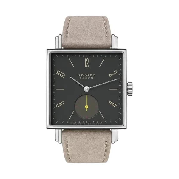 Nomos Montre Nomos Tetra Basalt mécanique fond verre saphir cadran noir bracelet velours beige 29,5 mm