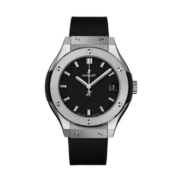 Hublot Montre Hublot Classic Fusion Titanium quartz cadran noir bracelet caoutchouc noir 33 mm