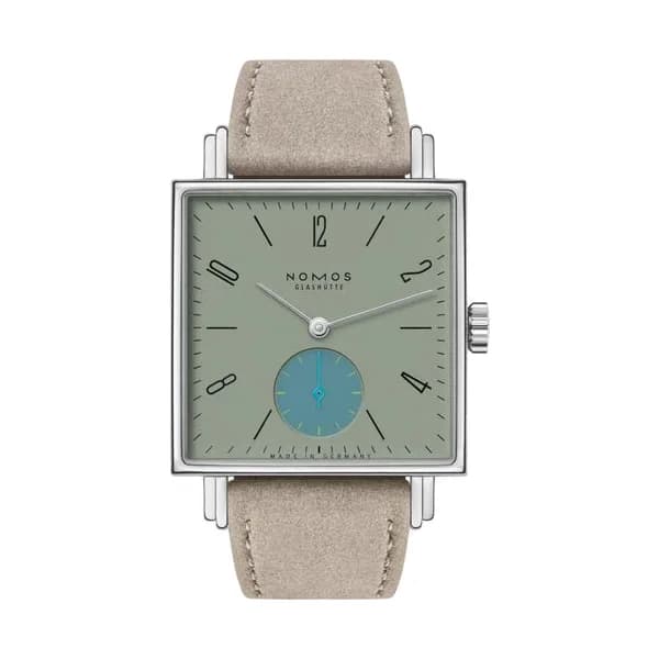 Nomos Montre Nomos Tetra Salvia mécanique fond verre saphir cadran vert bracelet velours beige 29,5 mm